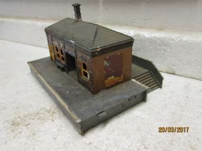 HO/OO SCALE : HORNBY PLATFORMS & TRI-ANG STATION - LOT 880L