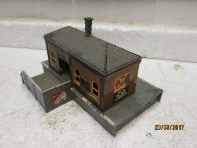 HO/OO SCALE : HORNBY PLATFORMS & TRI-ANG STATION - LOT 880L