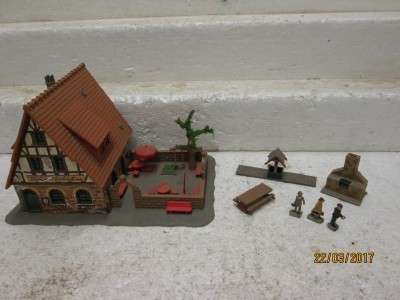 HO SCALE : VAU-PE GUEST HOUSE WITH ENTERTAINMENT AREA - LOT 913L