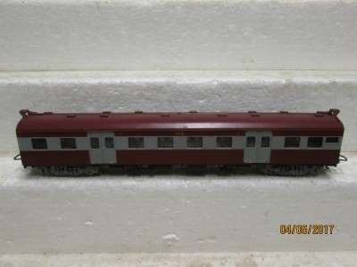 HO SCALE : LIMA SAR FIRST CLASS SUBURBAN COACH - LOT 235M