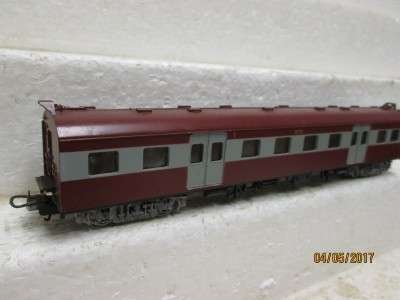 HO SCALE : LIMA SAR FIRST CLASS SUBURBAN COACH - LOT 235M