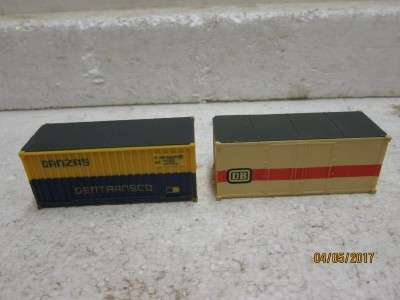 HO SCALE : LIMA x2 20' CONTAINERS - LOT 251M