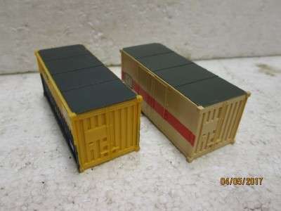 HO SCALE : LIMA x2 20' CONTAINERS - LOT 251M