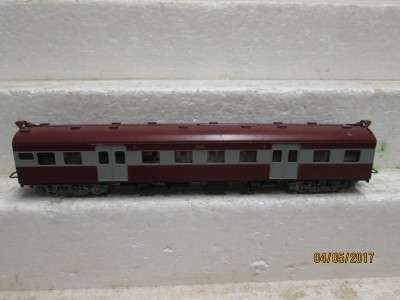 HO SCALE : LIMA SAR THIRD CLASS SUBURBAN COACH - LOT 261M