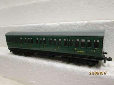 OO SCALE: HORNBY DUBLO BR GREEN PASSENGER COACH - LOT 725M