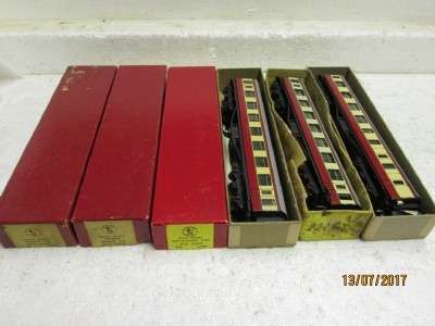 OO SCALE : TRIX x3 BR PASSENGER COACHES - LOT 421N