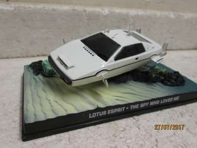 DIE CAST : 007 COLLECTION - LOTUS ESPRIT  'THE SPY WHO LOVED ME' - LOT 589N