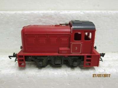 OO SCALE : TRI-ANG RED DIESEL LOCO (Reduced to clear) - LOT 651N