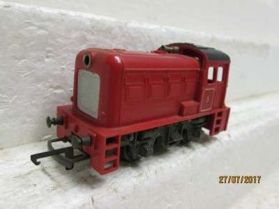 OO SCALE : TRI-ANG RED DIESEL LOCO (Reduced to clear) - LOT 651N
