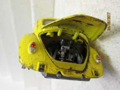 DIE CAST 1:18 SCALE : ROAD SIGNATURE VW BEETLE - LOT 60P