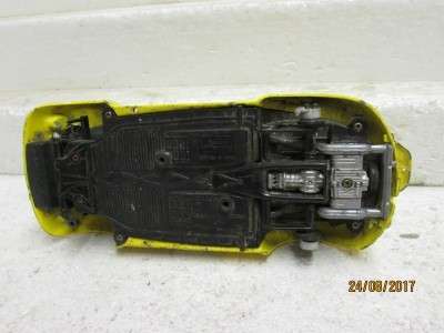 DIE CAST 1:18 SCALE : ROAD SIGNATURE VW BEETLE - LOT 60P