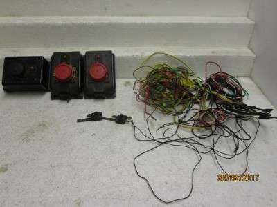 HO/OO SCALE : TRI-ANG x3 OLD CONTROLLERS PLUS WIRING - LOT 251P