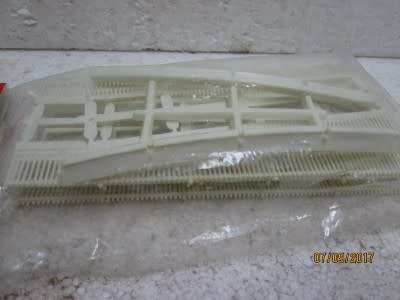 HO/OO SCALE : HORNBY STATION PLATFORM FENCING - LOT 402P