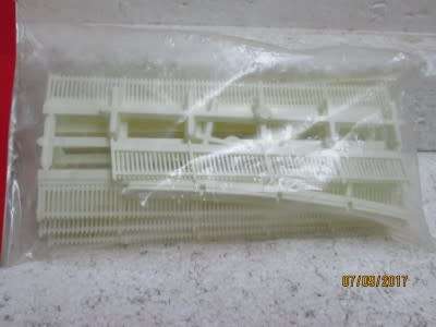 HO/OO SCALE : HORNBY STATION PLATFORM FENCING - LOT 403P