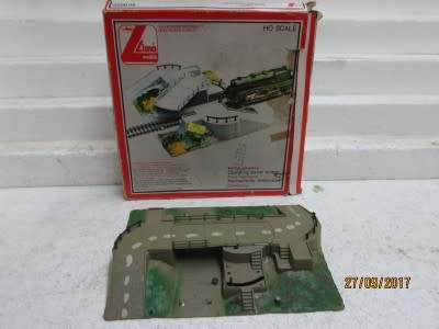 HO SCALE : LIMA OPERATING SWIVEL BRIDGE - LOT 655P