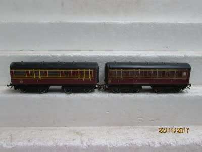 OO SCALE : HORNBY x2 LMS COACHES - LOT 207Q
