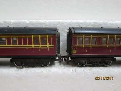 OO SCALE : HORNBY x2 LMS COACHES - LOT 207Q