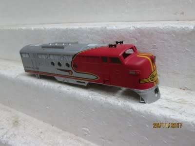 HO SCALE : SANTE FE F7A DIESEL LOCO (BODY SHELL ONLY) - LOT 350Q