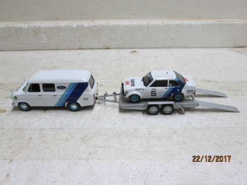 DIE CAST 1:43 SCALE FORD TRANSIT WITH ESCORT RALLY CAR ON TRAILER - LOT 572Q