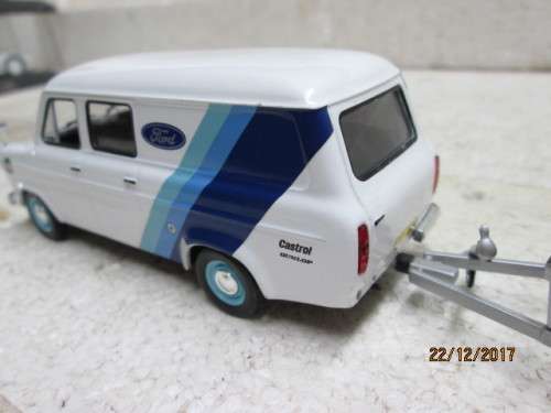 DIE CAST 1:43 SCALE FORD TRANSIT WITH ESCORT RALLY CAR ON TRAILER - LOT 572Q