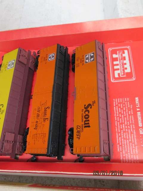 HO SCALE : TRAIN MINIATURE x3 SANTE FE REFRIGERATOR CARS (Reduced to clear) - LOT 789Q