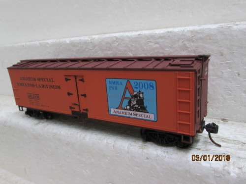 HO SCALE : ACCURAIL BOX CAR (ANAHEIM SPECIAL 2008) : BOXED - LOT 794Q