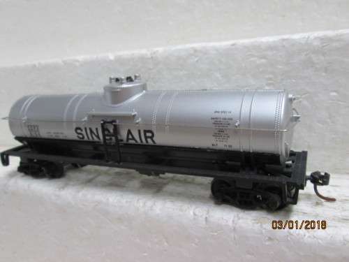 HO SCALE : TRAINLINE 40' SINGLE DOME TANKER (SINCLAIR) : BOXED - LOT 797Q