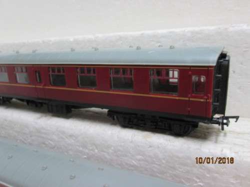 OO SCALE : x2 BR COACHES (MAROON) - LOT 897Q