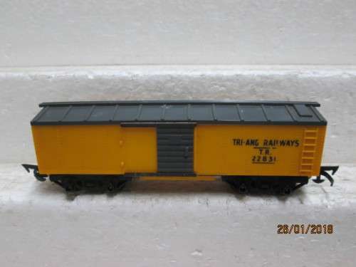 OO SCALE : TRI-ANG BOX CAR (MADE IN SOUTH AFRICA) - LOT 961Q