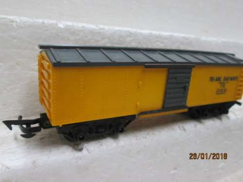OO SCALE : TRI-ANG BOX CAR (MADE IN SOUTH AFRICA) - LOT 961Q