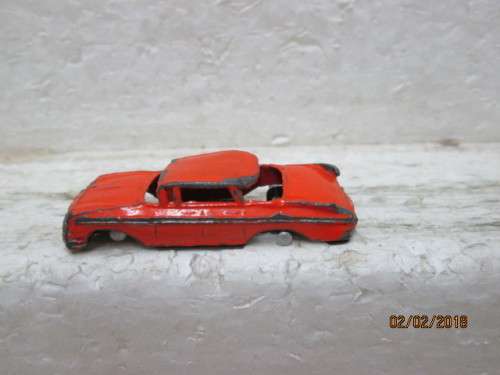 HO SCALE : CRASHED CAR (METAL) - LOT 152R