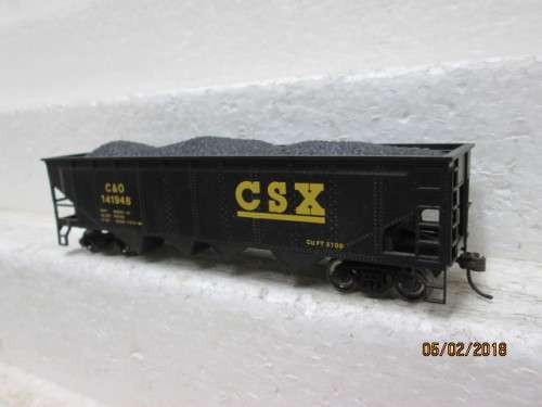 HO SCALE : BACHMANN COAL HOPPER (CSX) - LOT 229R