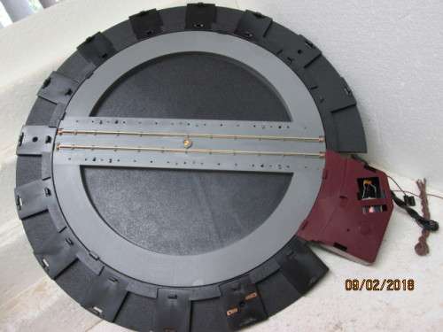 OO SCALE : HORNBY ELECTRICALLY OPERATED TURNTABLE - LOT 415R
