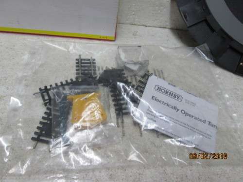 OO SCALE : HORNBY ELECTRICALLY OPERATED TURNTABLE - LOT 415R