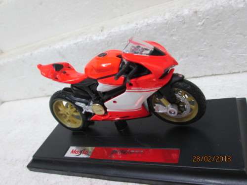 DIE-CAST 1:18 SCALE MAISTO : DUCATI 1199 - LOT 523R
