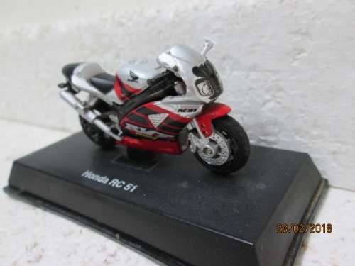 DIE-CAST 1:32 SCALE HONDA RC51 - LOT 548R