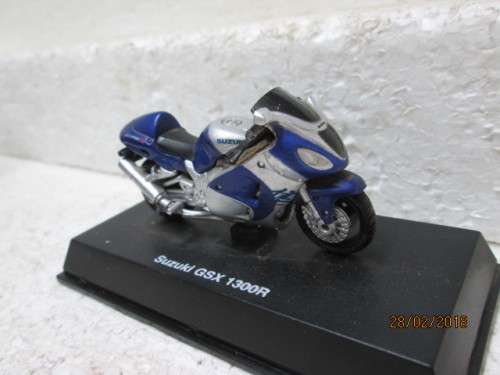 DIE-CAST 1:32 SCALE SUZUKI GSX 1300R - LOT 549R