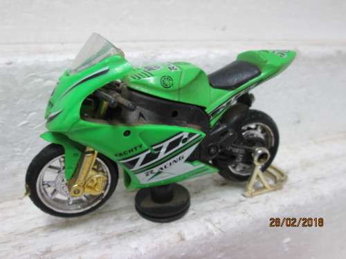 1:18 SCALE x3 ENTRY LEVEL MOTORBIKES - LOT 556R