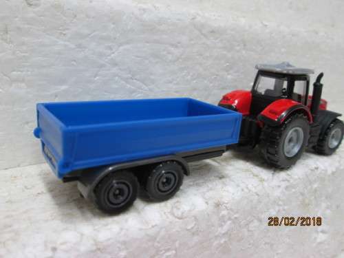 HO SCALE : MAJORETTE MASSEY FERGUERSON 8737 TRACTOR WITH TRAILER - LOT 565R