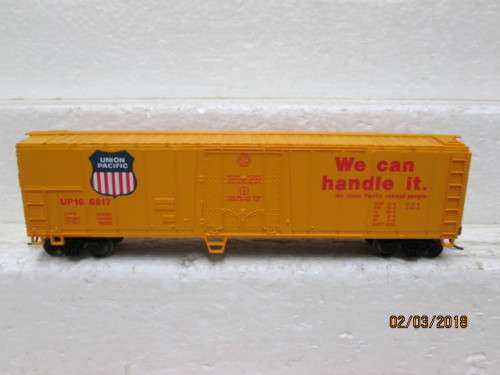HO SCALE : BACHMANN UNION PACIFIC BOX CAR - LOT 647R