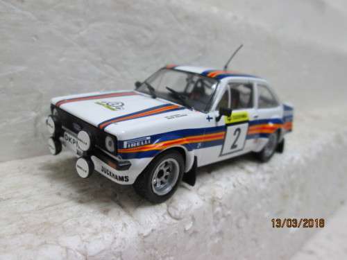 1:43 SCALE DIE-CAST FORD ESCORT RS 1800 RALLY CAR - LOT 752R