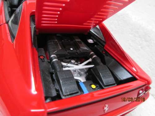 1:18 SCALE UT MODELS FERRARI F355 - LOT 989R