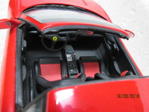 1:18 SCALE UT MODELS FERRARI F355 - LOT 989R