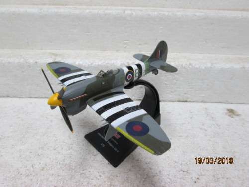 1:72 SCALE AMERCOM COLLECTION FIGHTER PLANE - UK 1944 HAWKER TEMPEST MkV  - LOT 996R