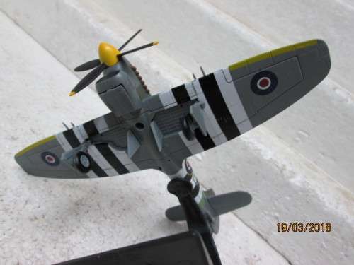 1:72 SCALE AMERCOM COLLECTION FIGHTER PLANE - UK 1944 HAWKER TEMPEST MkV  - LOT 996R