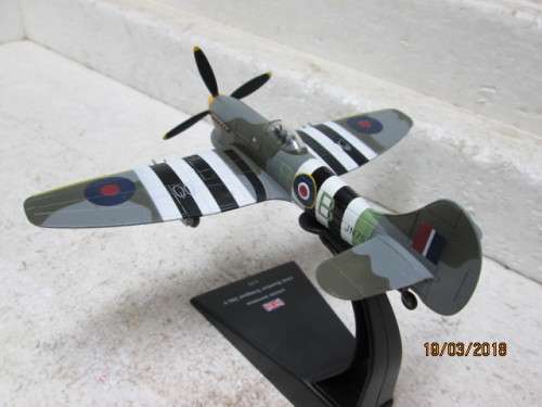 1:72 SCALE AMERCOM COLLECTION FIGHTER PLANE - UK 1944 HAWKER TEMPEST MkV  - LOT 996R