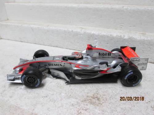 1:18 SCALE HOTWHEELS McCLAREN MP4-21 (KIMI RAIKKONEN) - LOT 146S