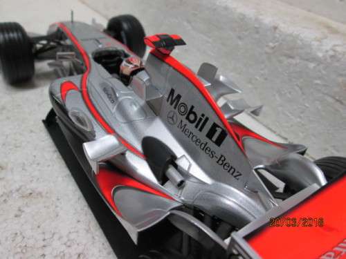1:18 SCALE HOTWHEELS McCLAREN MP4-21 (KIMI RAIKKONEN) - LOT 146S