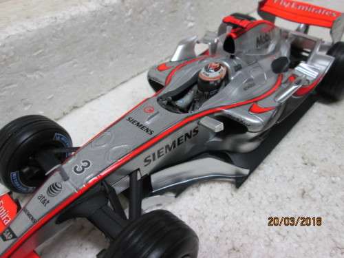 1:18 SCALE HOTWHEELS McCLAREN MP4-21 (KIMI RAIKKONEN) - LOT 146S