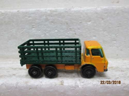 MATCHBOX SERIES / LESNEY : DODGE STAKE TRUCK  No 4 - LOT 176S